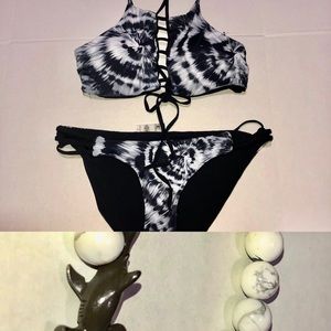 ❌Offer Up❌ Black, white water droplet bikini